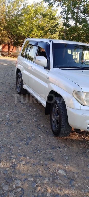 Mitsubishi Pajero io