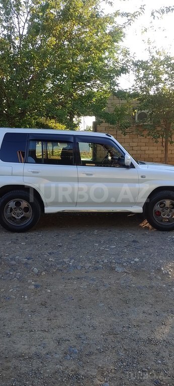 Mitsubishi Pajero io