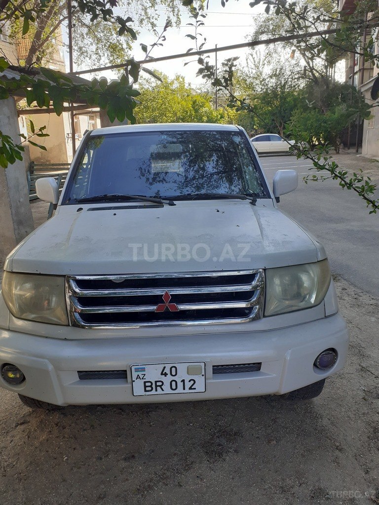 Mitsubishi Pajero io