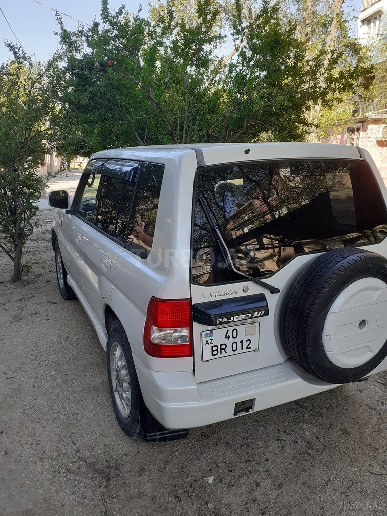 Mitsubishi Pajero io
