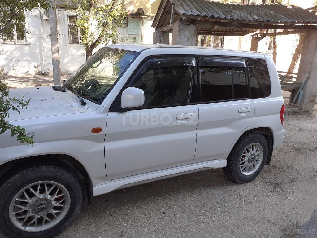 Mitsubishi Pajero io