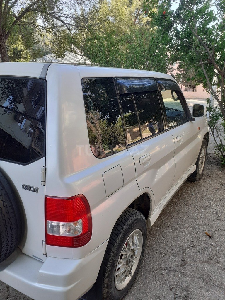 Mitsubishi Pajero io