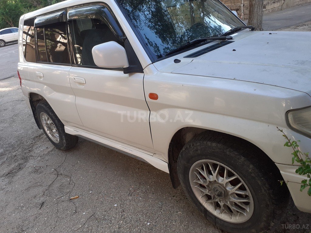Mitsubishi Pajero io