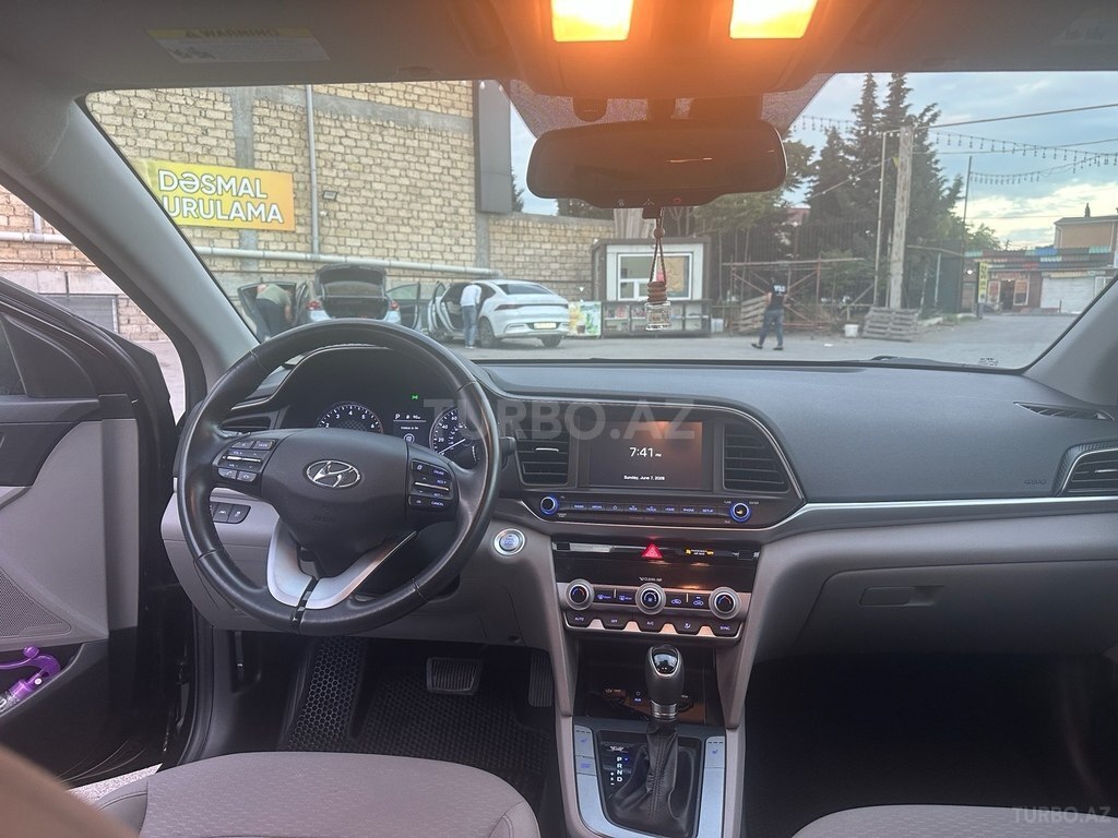 Hyundai Elantra