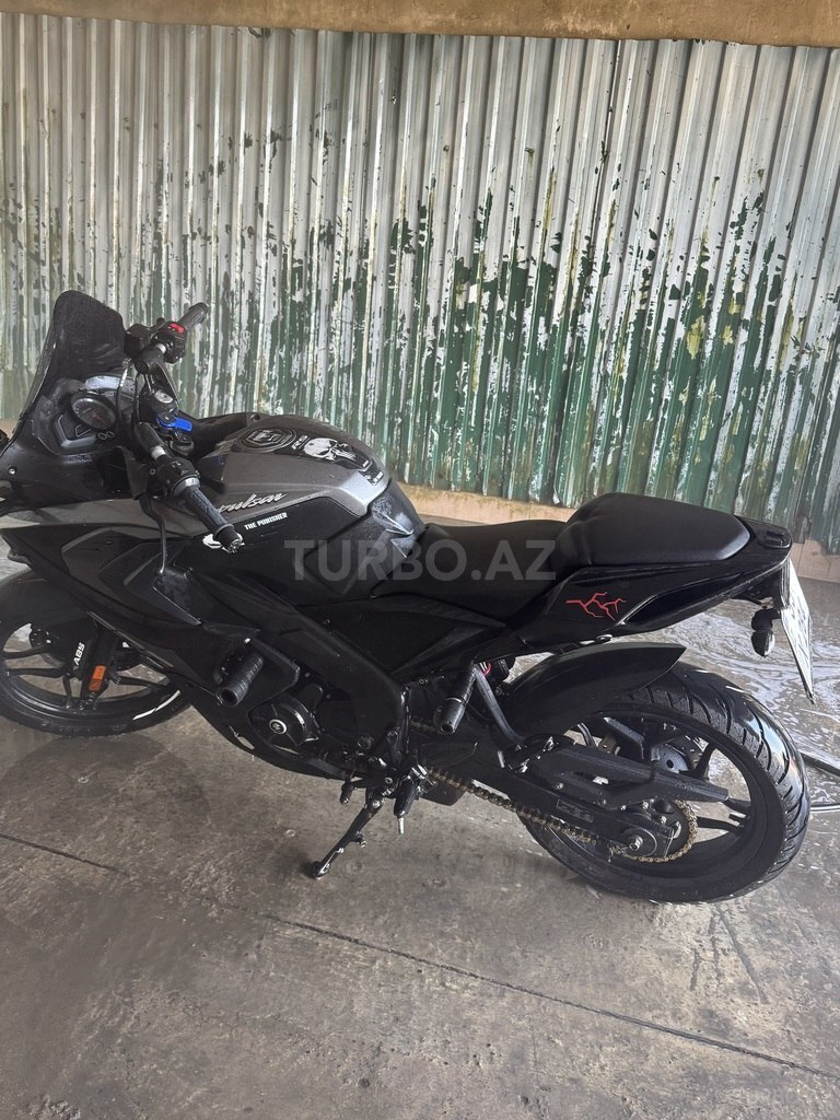 Bajaj Pulsar RS 200