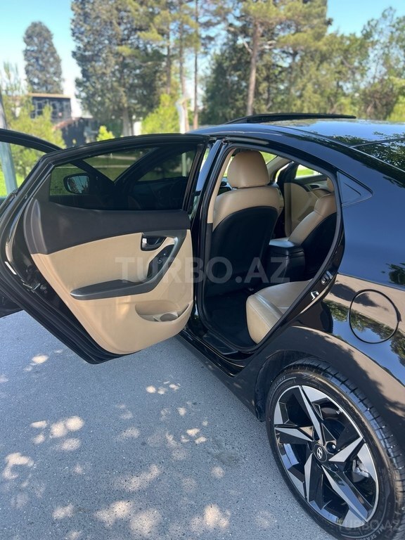Hyundai Elantra