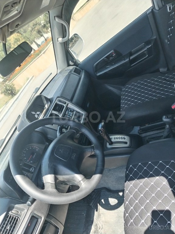 Mitsubishi Pajero io
