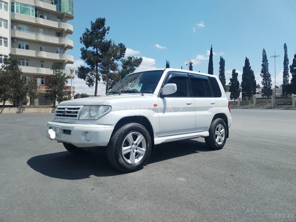 Mitsubishi Pajero io