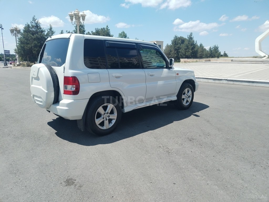 Mitsubishi Pajero io