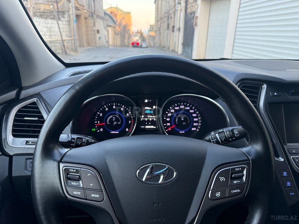 Hyundai Grand Santa Fe