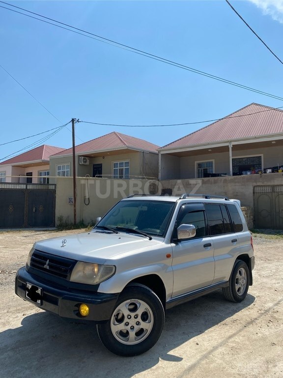 Mitsubishi Pajero io