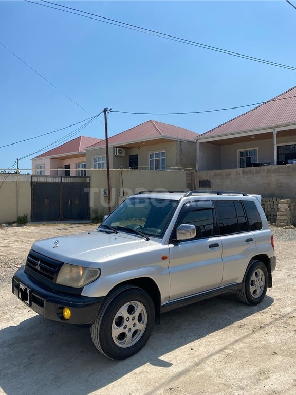 Mitsubishi Pajero io