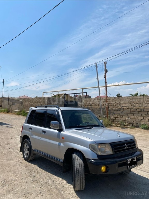 Mitsubishi Pajero io