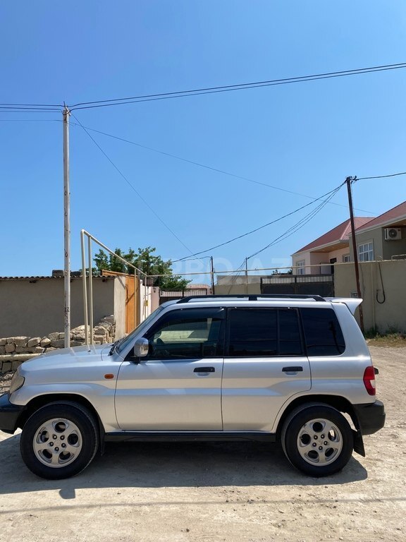 Mitsubishi Pajero io