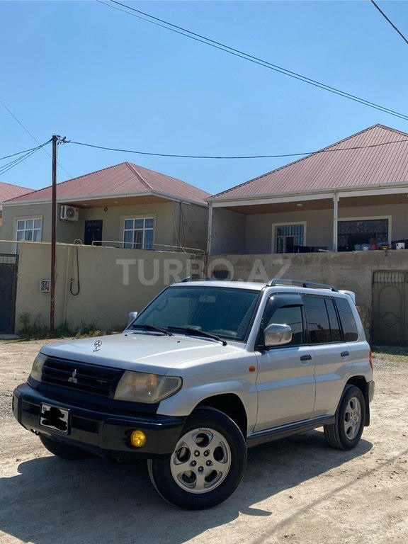 Mitsubishi Pajero io