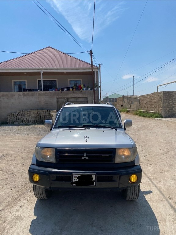 Mitsubishi Pajero io