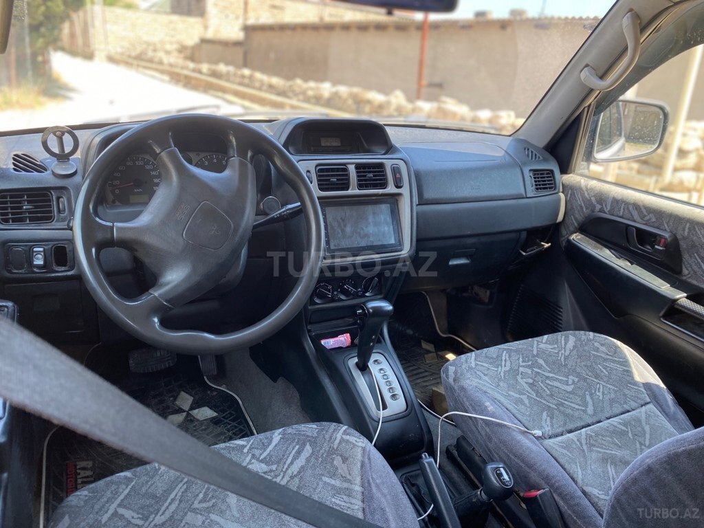 Mitsubishi Pajero io
