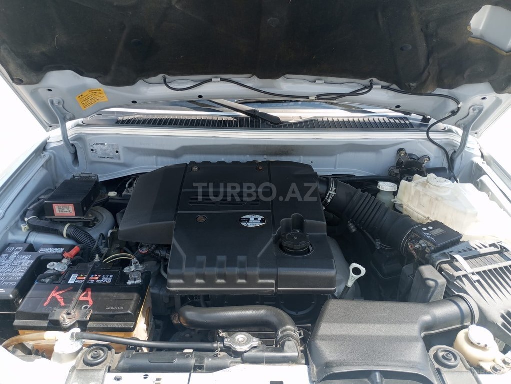 Mitsubishi Pajero io