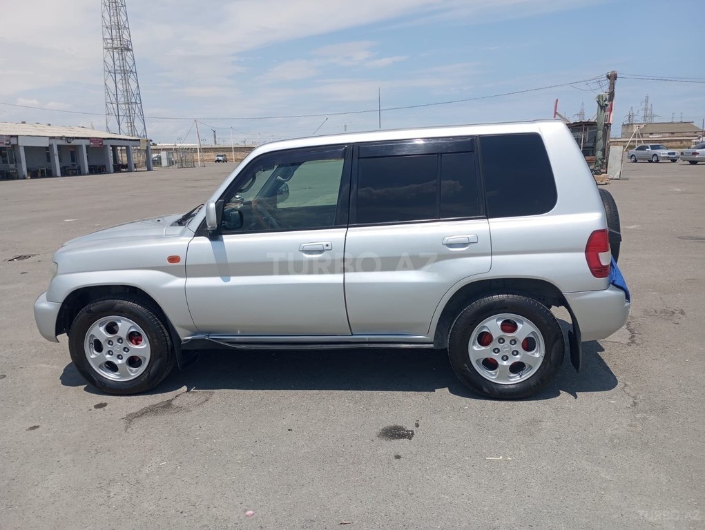 Mitsubishi Pajero io