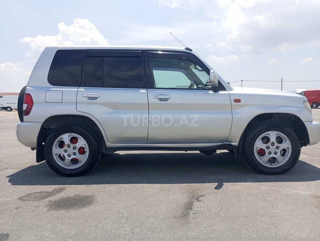 Mitsubishi Pajero io