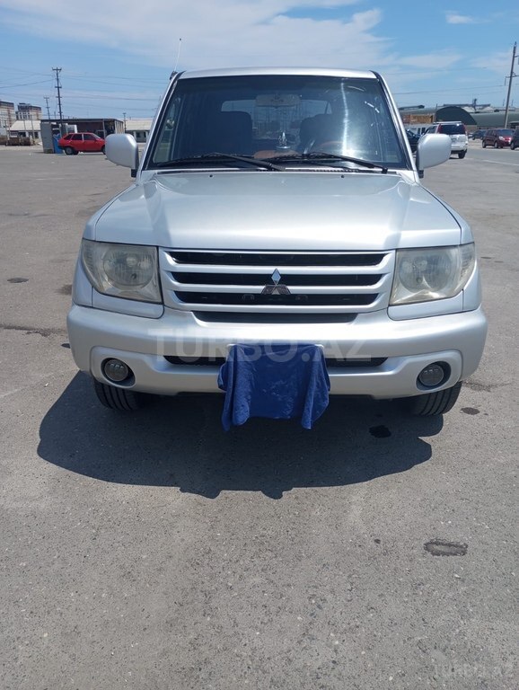 Mitsubishi Pajero io