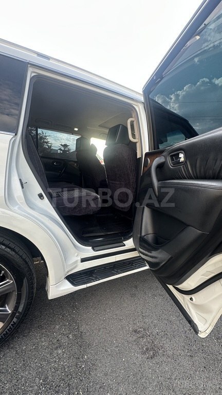 Infiniti QX56