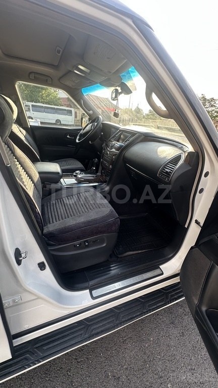 Infiniti QX56