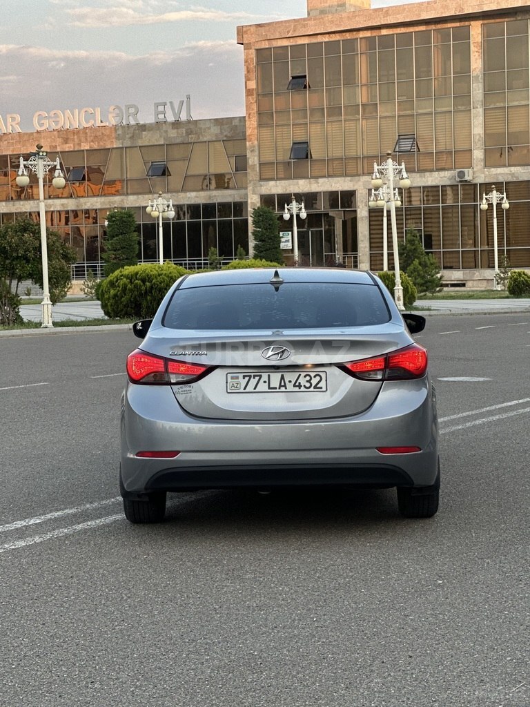 Hyundai Elantra