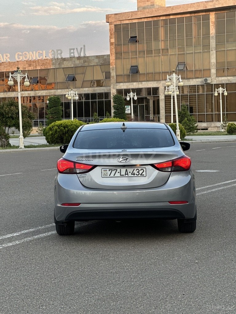 Hyundai Elantra