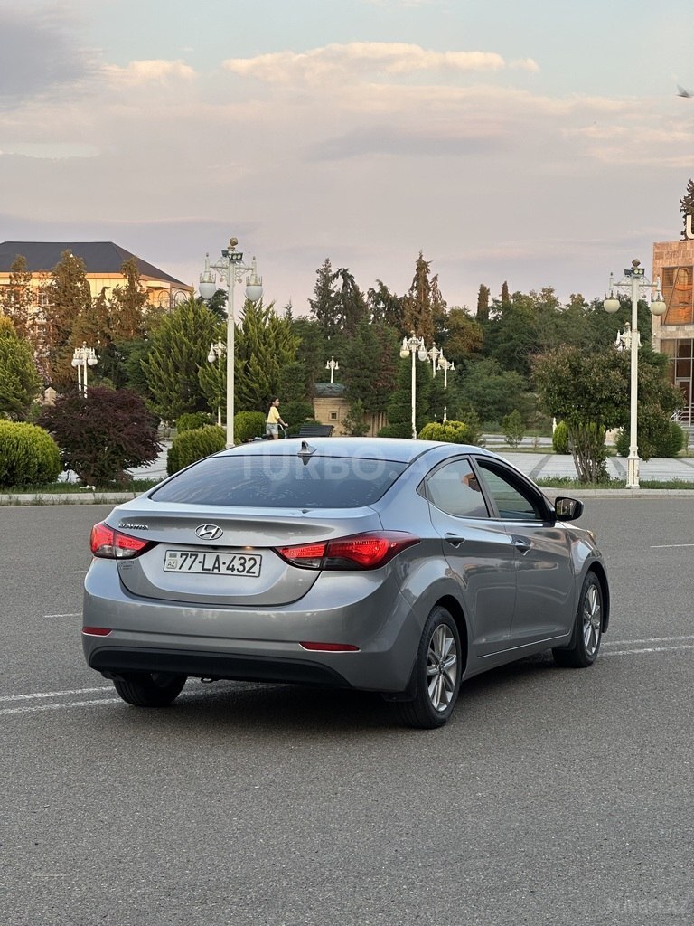 Hyundai Elantra