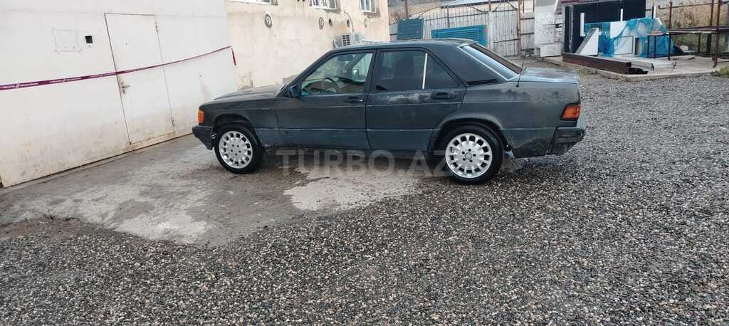 Mercedes 190