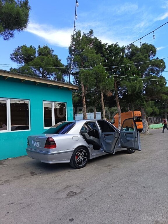 Mercedes C 230