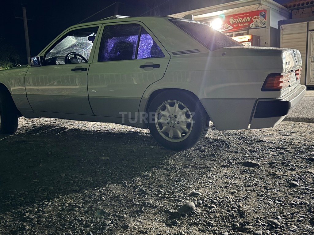 Mercedes 190