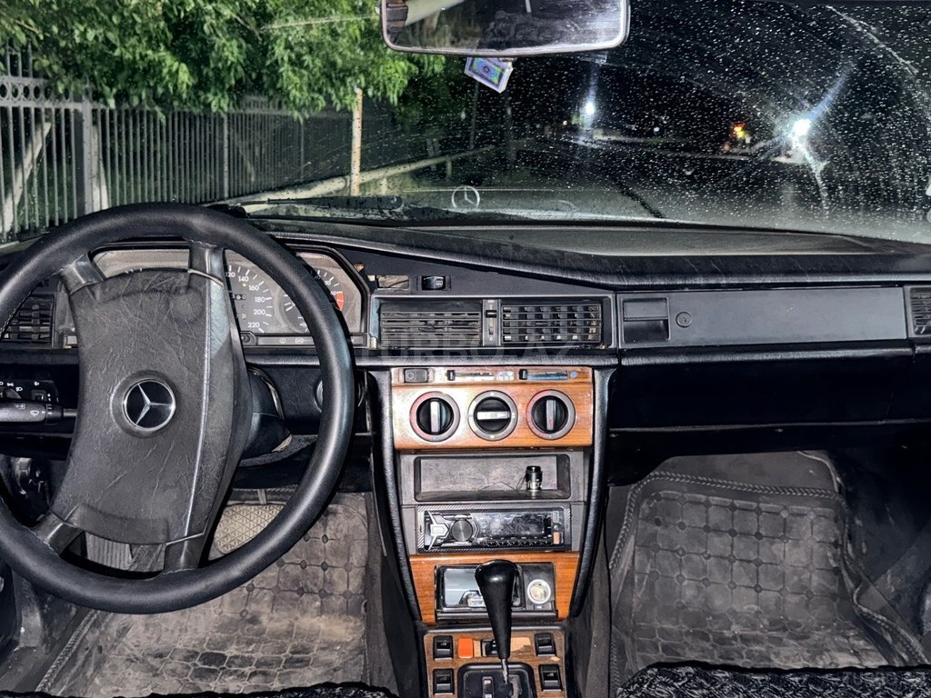 Mercedes 190