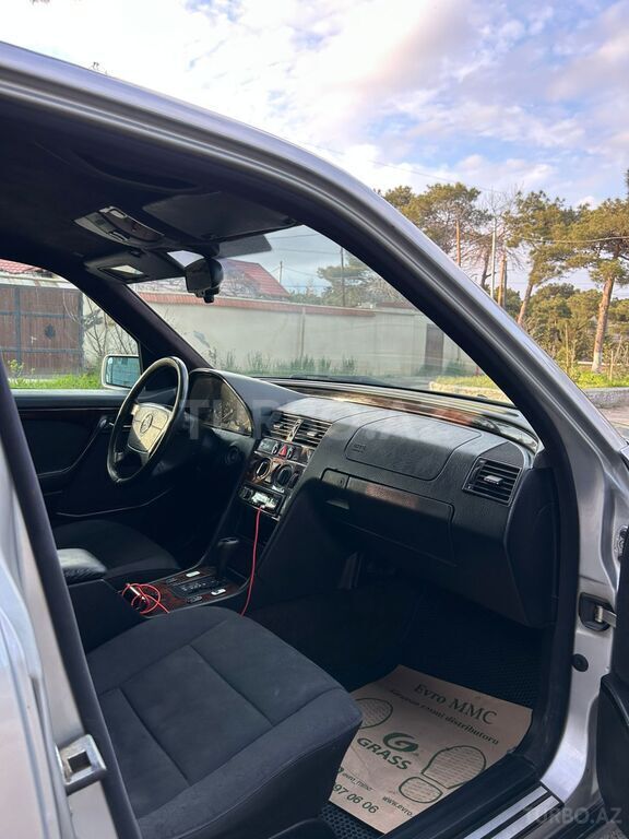Mercedes C 200
