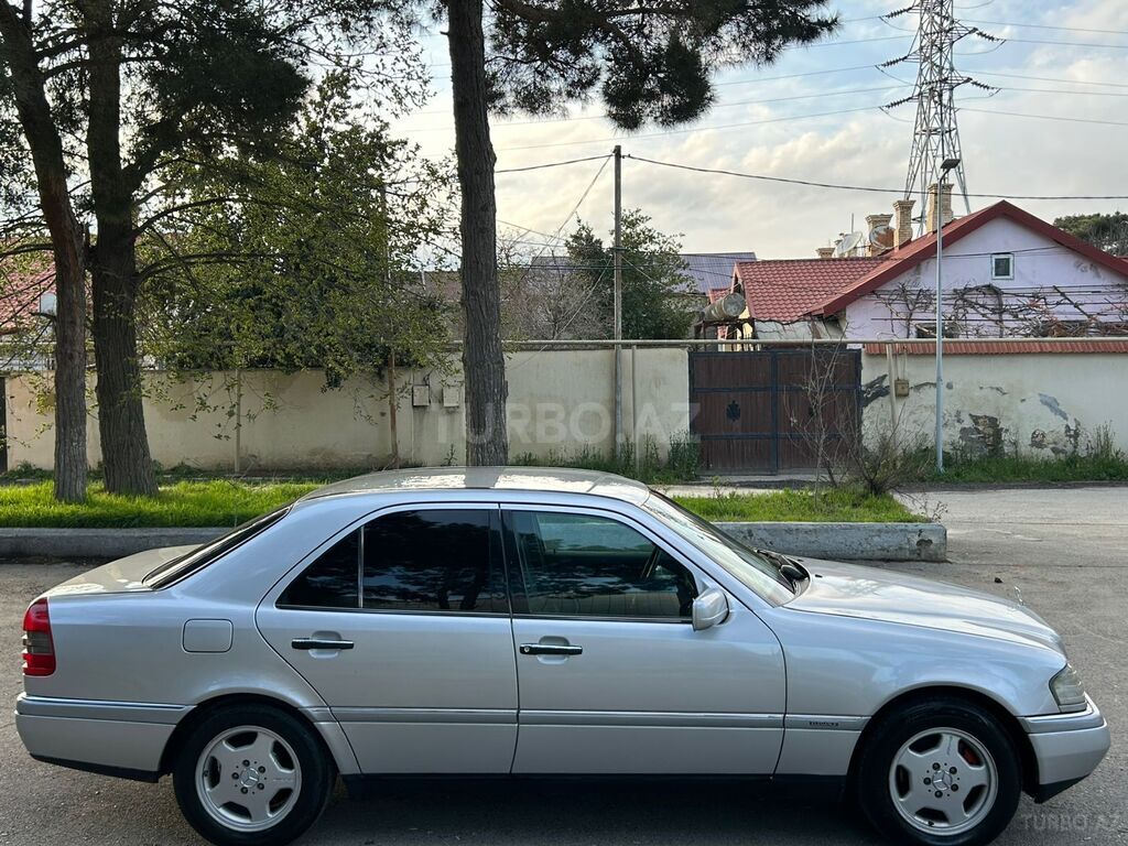 Mercedes C 200