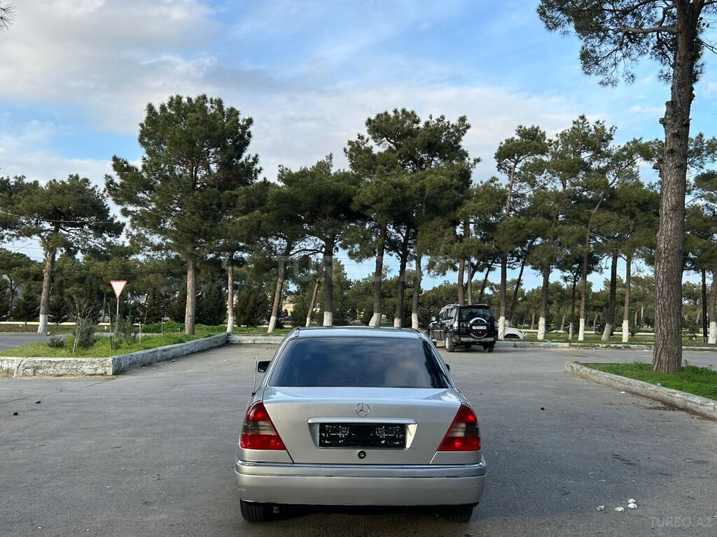 Mercedes C 200