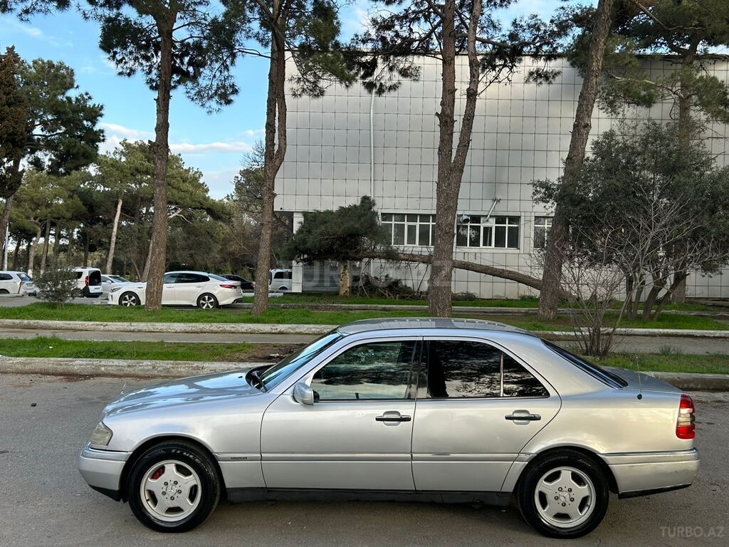 Mercedes C 200
