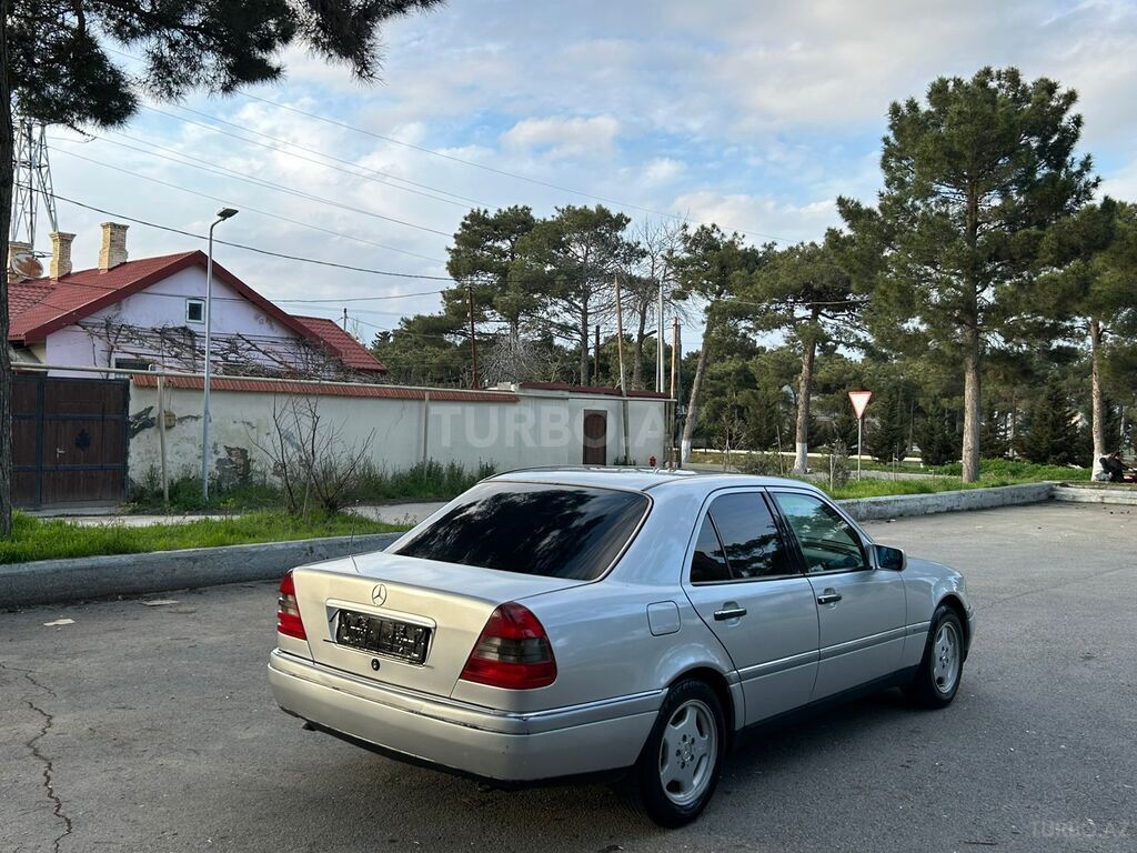Mercedes C 200
