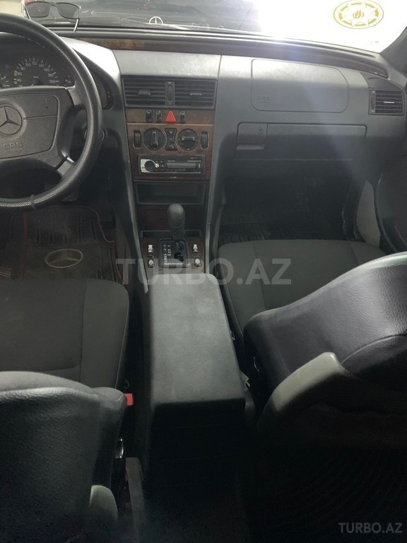 Mercedes C 180