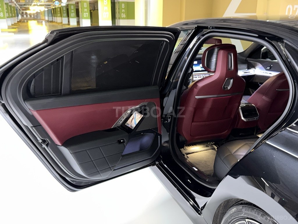 BMW 740
