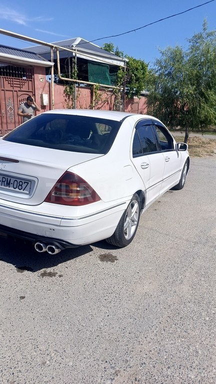 Mercedes C 200