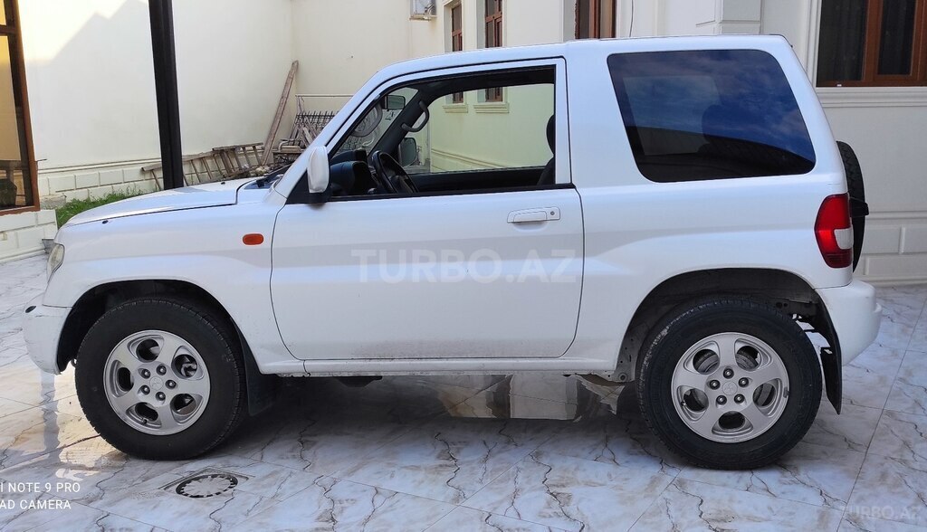 Mitsubishi Pajero io