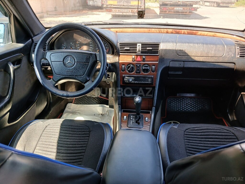 Mercedes C 180
