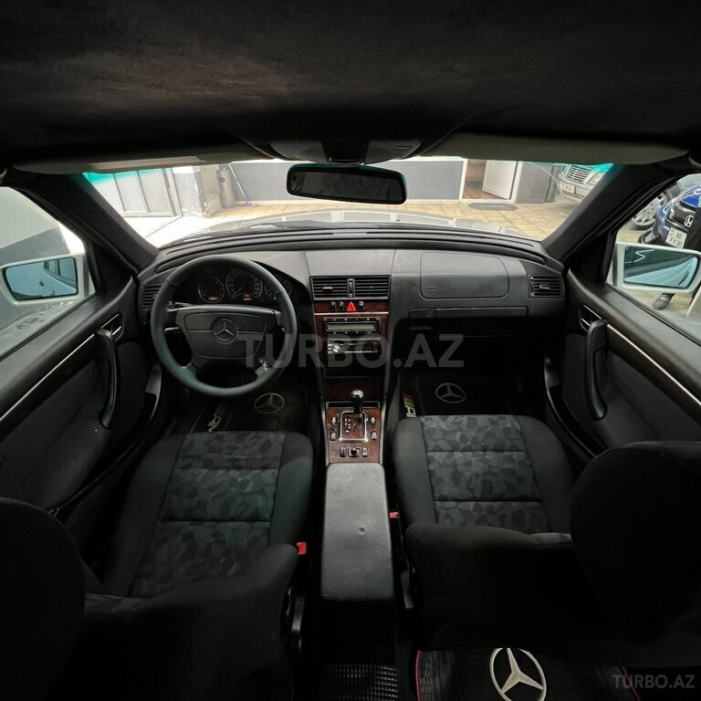 Mercedes C 200
