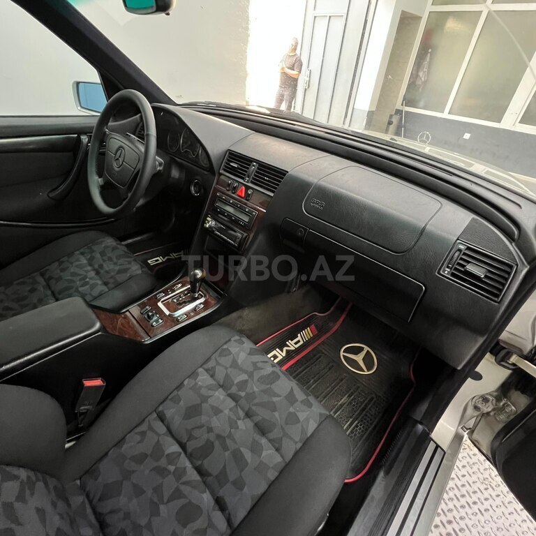 Mercedes C 200