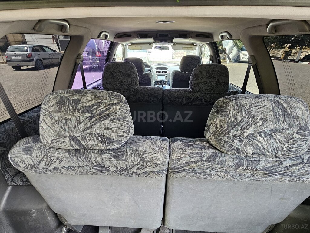 Mitsubishi Chariot Grandis