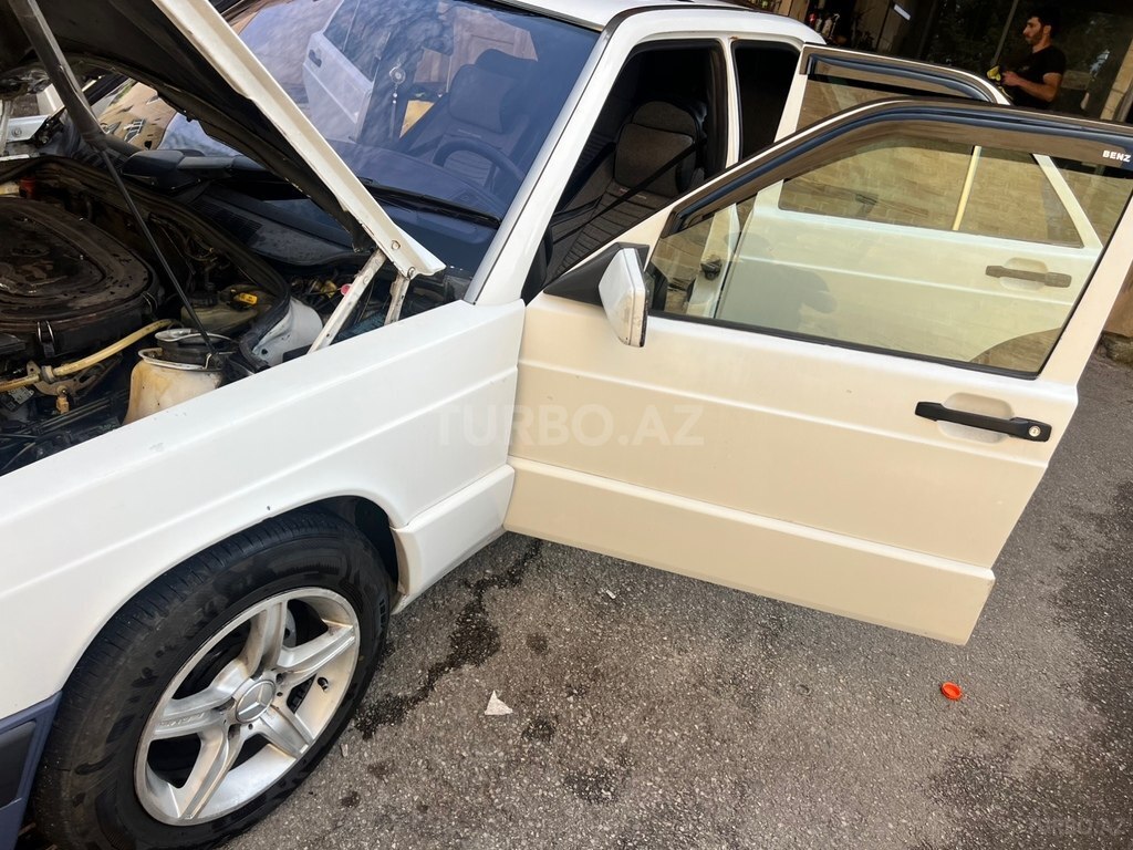 Mercedes 190