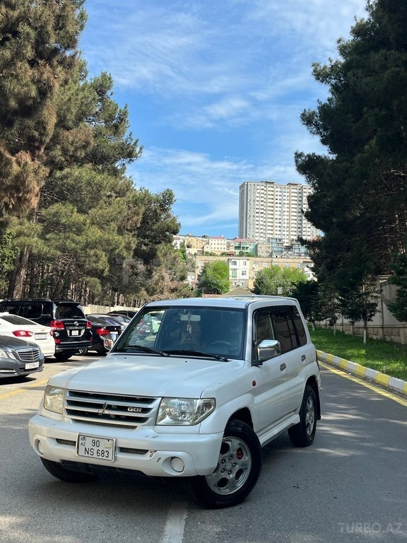 Mitsubishi Pajero io