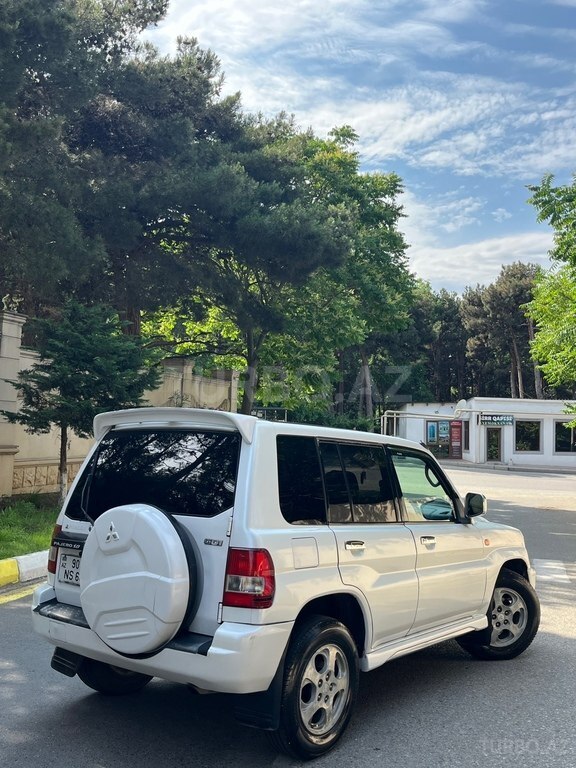 Mitsubishi Pajero io
